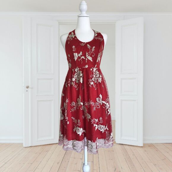 Voom by Joy Han Dresses & Skirts - Voom by Joy Han dress. Red halter-style dress with intricate gold floral Size XS